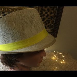 Fedora- tightly woven straw